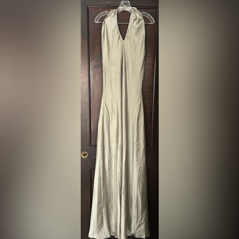 Show me your mumu jasmine maxi Moss Green Luxe‎ Satin halter dress - Picture 2 of 6